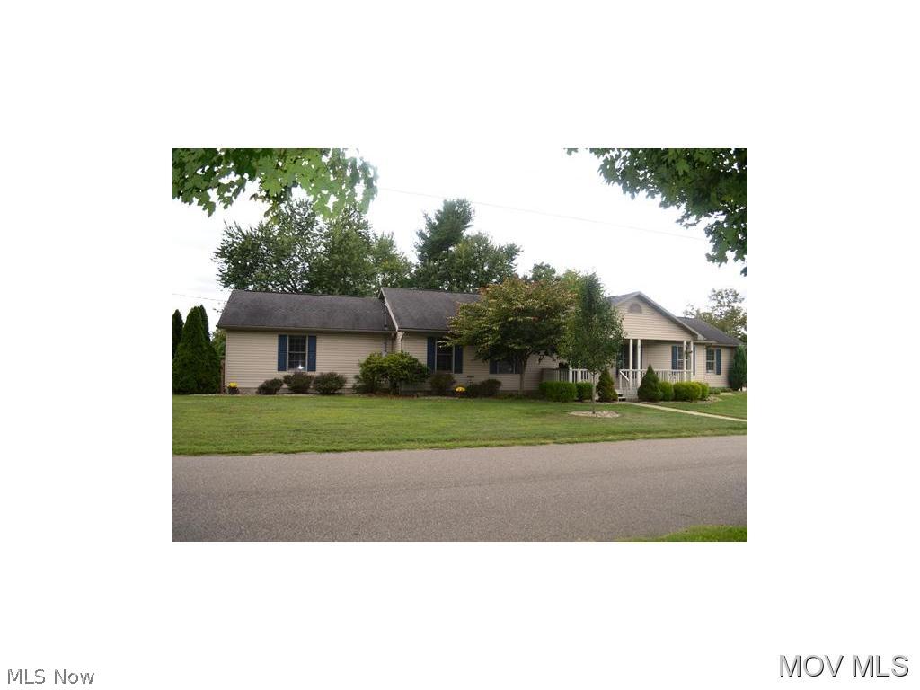 Move in ready home, spacious updated eat-in kitchen with island, new appliances, pantry, crown molding, tile floor. Large laundry off kitchen walk thru to master, living rm open to kitchen with nice light and new laminate floor. Master has oversized walk-in closet and bath w/ tile floor, BR 2 w/ closet organizer BR3 has walk-in. Spacious familyroom w/ wood vaulted ceiling, gas fireplace, door to side deck, fenced yard glass sun rm,Garage w/ storage rm, could be exercise rm sngl garage used as shed lot size is irregular # 801 Elem: Belpre Elementary School Elem/Bus: Y JrHigh: Belpre Middle School JrHigh/Bus: Y High: Belpre High School High/Bus: Y Fire: VOL Police: CTY PossFreeGas: N ;SQFT=Fin L1:1992, Fin Bsmt:0, Fin Above:1992, Fin Total:1992, Unfin Bsmt:0, Unfin Above:0;GAR= 2 Car Att;PRKG= Off Street