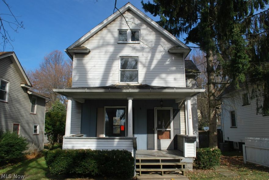 Don't miss out on this 3 bedroom home featuring a covered front porch and garage. Great Opportunity.