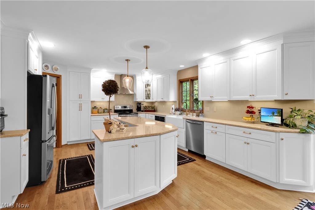 Photo of 8015 Hansom Place, Mentor, OH 44060 (MLS # 5216307)