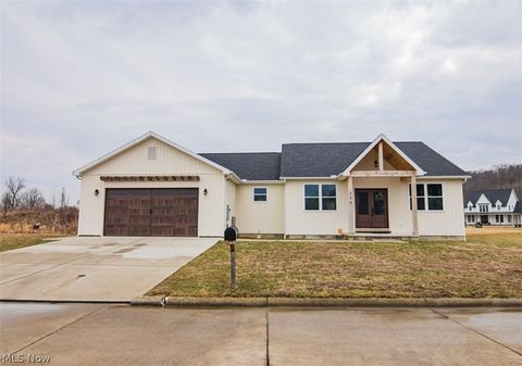 Homes For Sale - 236 Crown Manor Circle<br/> Mineral Wells, WV 26150