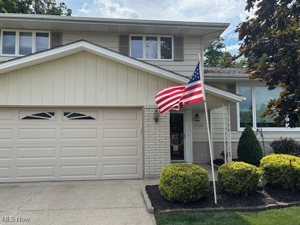 Photo of 7130 Lakeview Drive, Parma, OH 44129 (MLS # 5176901)