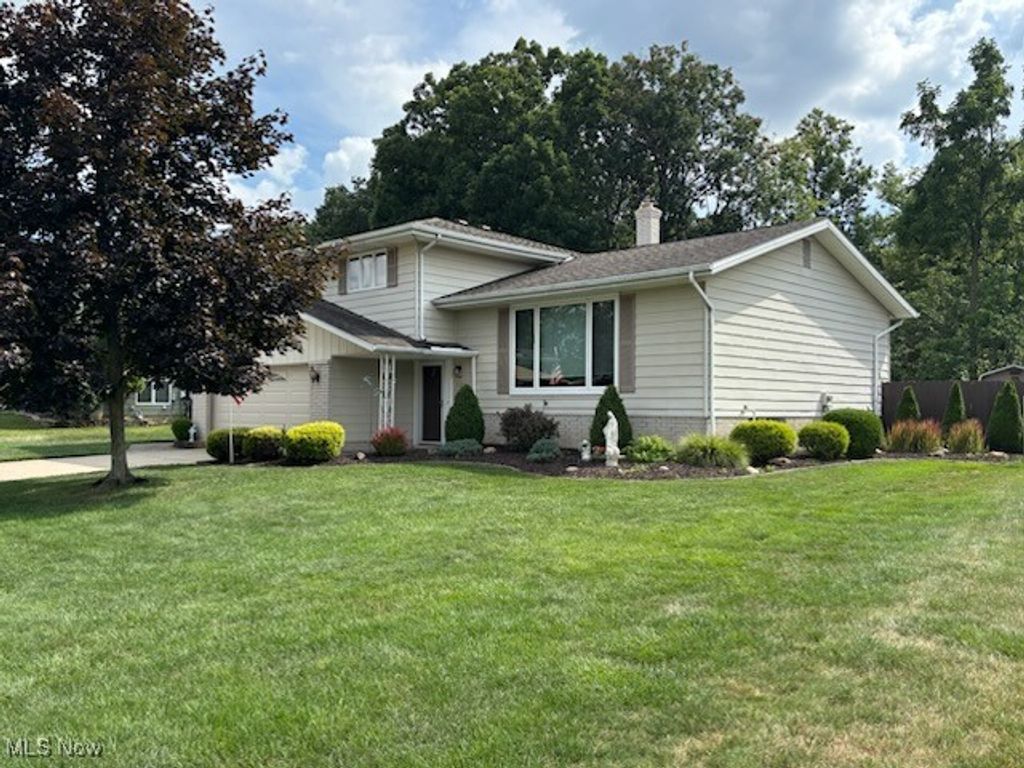 Photo of 7130 Lakeview Drive, Parma, OH 44129 (MLS # 5176901)