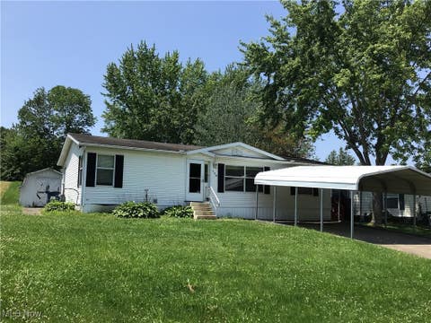 Photo for 126 NW Thomas Boulevard NW