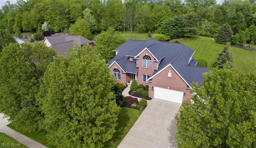 Architecturally pleasing and handsomely presented this former model home is filled with unique accoutrements throughout! Featuring One of the finest lots in Shady Knoll Allotment w/a tree lined/wooded backyard that backs up to Tee Box #6 on Shady Hollow Golf course but totally private. The interior further charms w/ 2 story entry – formal DR – Study - 1st Owners suite nicely tucked away – stunning Great Room w/center FP – huge eat-in fully appliance kitchen w/cherry cabinetry /center island /Meridian tops/dinette w/accent wood ceiling and Butler’s pantry to back patio - a laundry and powder room and numerous etched glass transom windows completes the 1st fl. The second floor houses: a guest bed w/private bath & walk-in closet – 3 and 4th bedroom w/ Jack & Jill bath – linen closet - loft - landing w/view of GR & foyer- impressive! The lower level includes a finished Rec room and full bath and loads of storage. Updates include but not limited to: Roof ’11 / Rec rm with full bath ‘11 / di