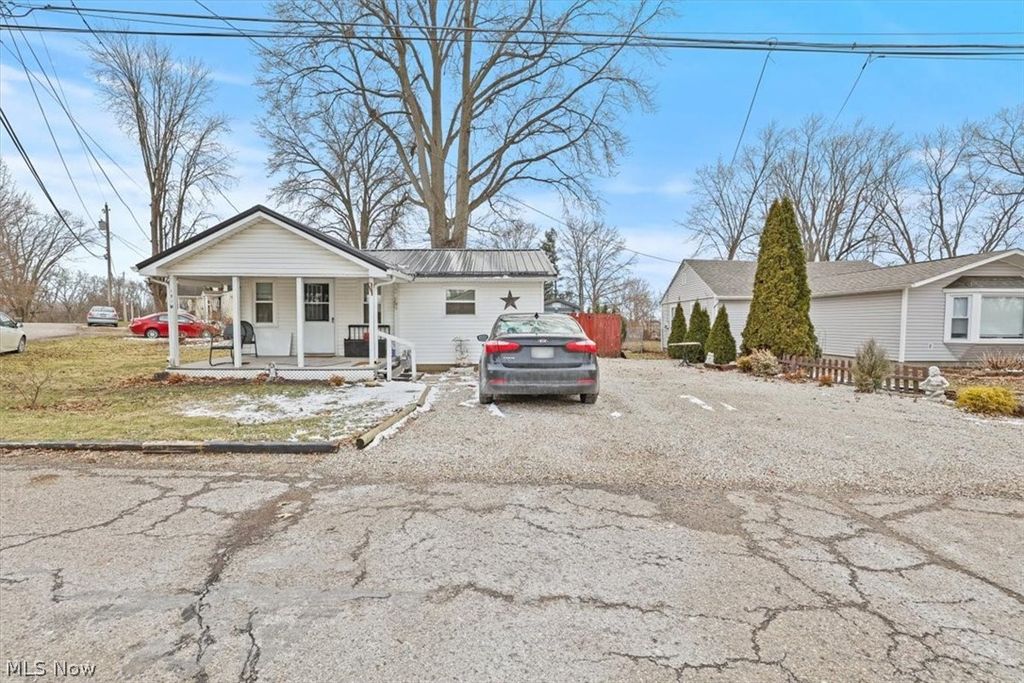 Photo of 101 W 1st Avenue, Hebron, OH 43025 (MLS # 5189556)