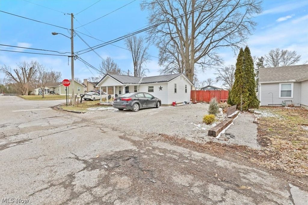 Photo of 101 W 1st Avenue, Hebron, OH 43025 (MLS # 5189556)