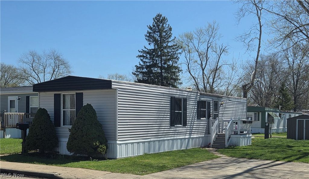 Photo of 108 Gulf Stream Lane SE, New Philadelphia, OH 44663 (MLS # 5199238)