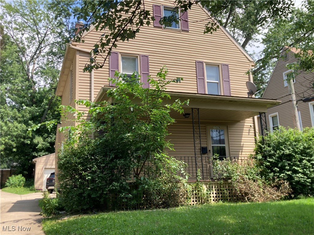 An excellent, spacious colonial home located at 1529 Beardsley in Firestone. When walking up to the house, you will be welcomed by the covered front porch. This home has four large bedrooms and one full bathroom. The 4th bedroom is located on the 3rd floor and has a double closet. Home is located within walking distance of the Firestone Park Community Center, Firestone Park Branch Library, and Garfield High School! Contact us today to schedule a showing!