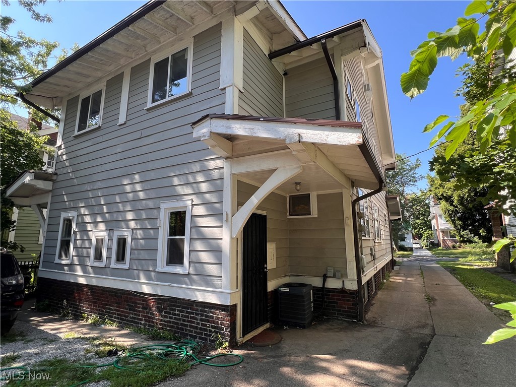 3156 E Derbyshire Road
