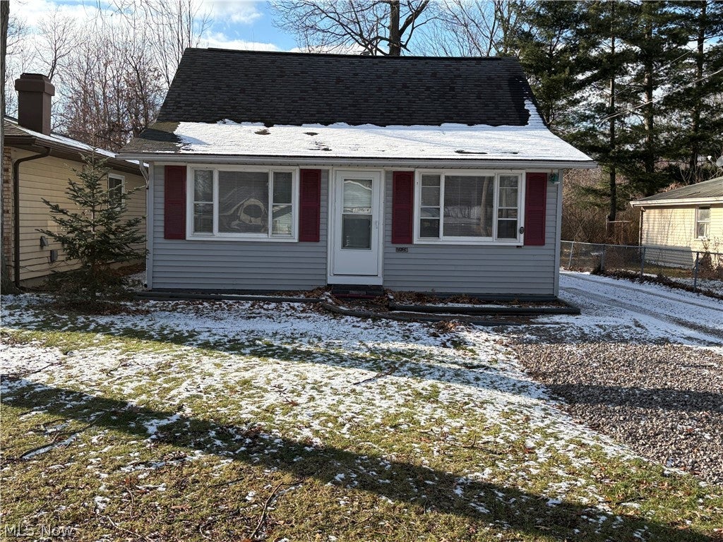 Photo of 656 Hazelwood Avenue, Vermilion, OH 44089 (MLS # 5220626)