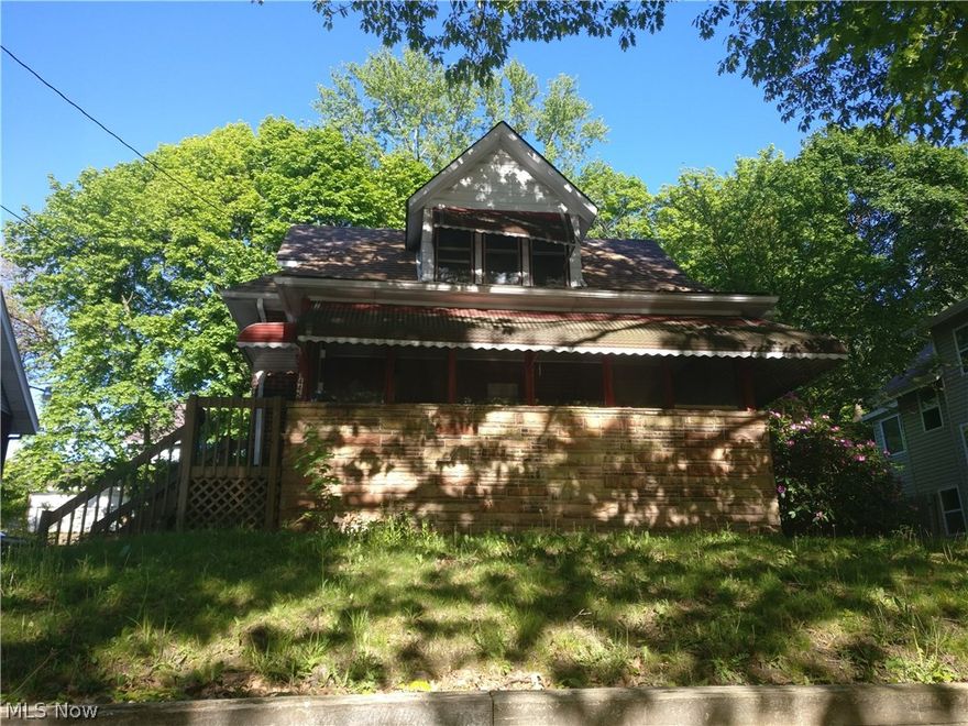 Investors dream!  All brick 2 story in Goodyear Heights.  Perfect flipping opportunity.  Schedule your tour today!