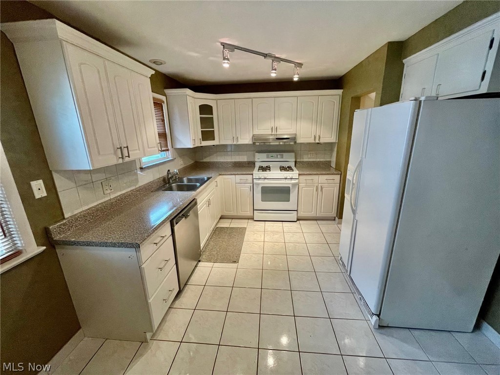 Lyndhurst Mdws 03 - Residential