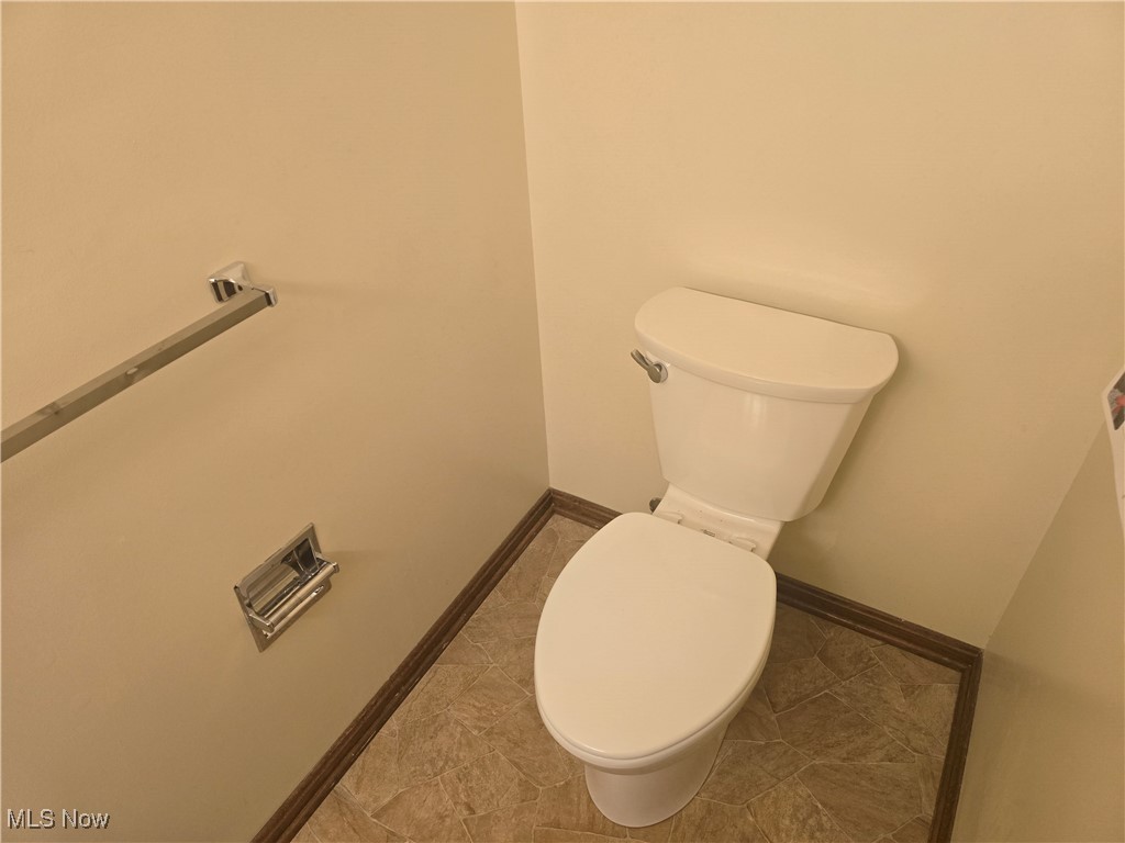 1055 Royal Drive, Amherst, Ohio image 23