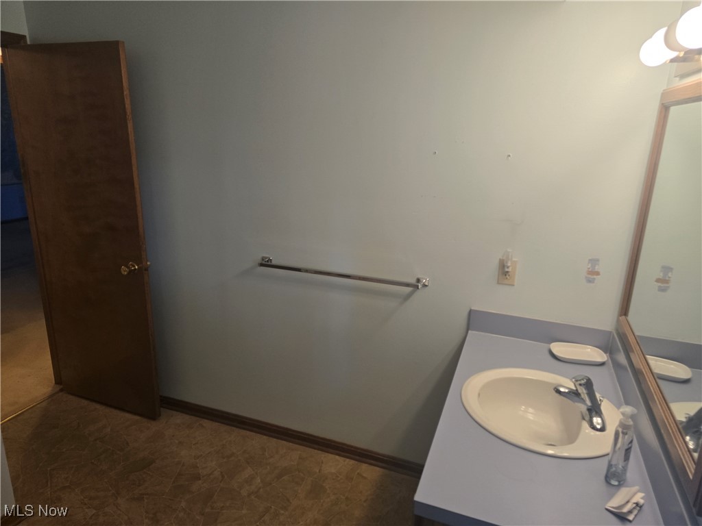 1055 Royal Drive, Amherst, Ohio image 21