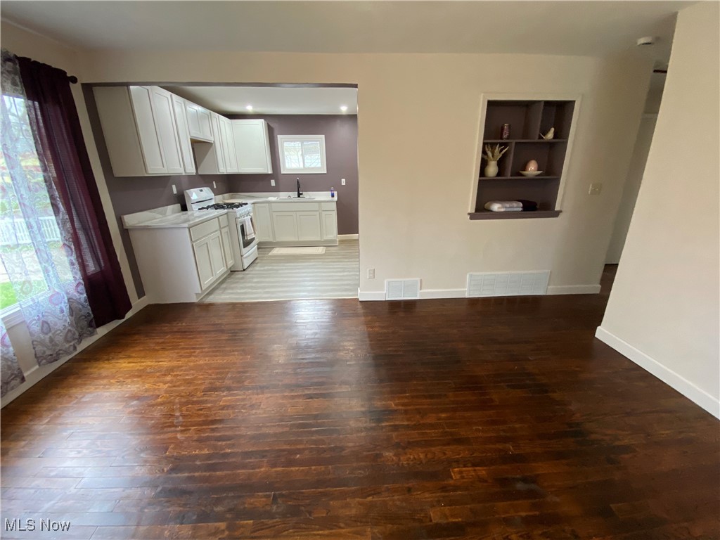 16910 Lipton Avenue, Cleveland, Ohio image 7