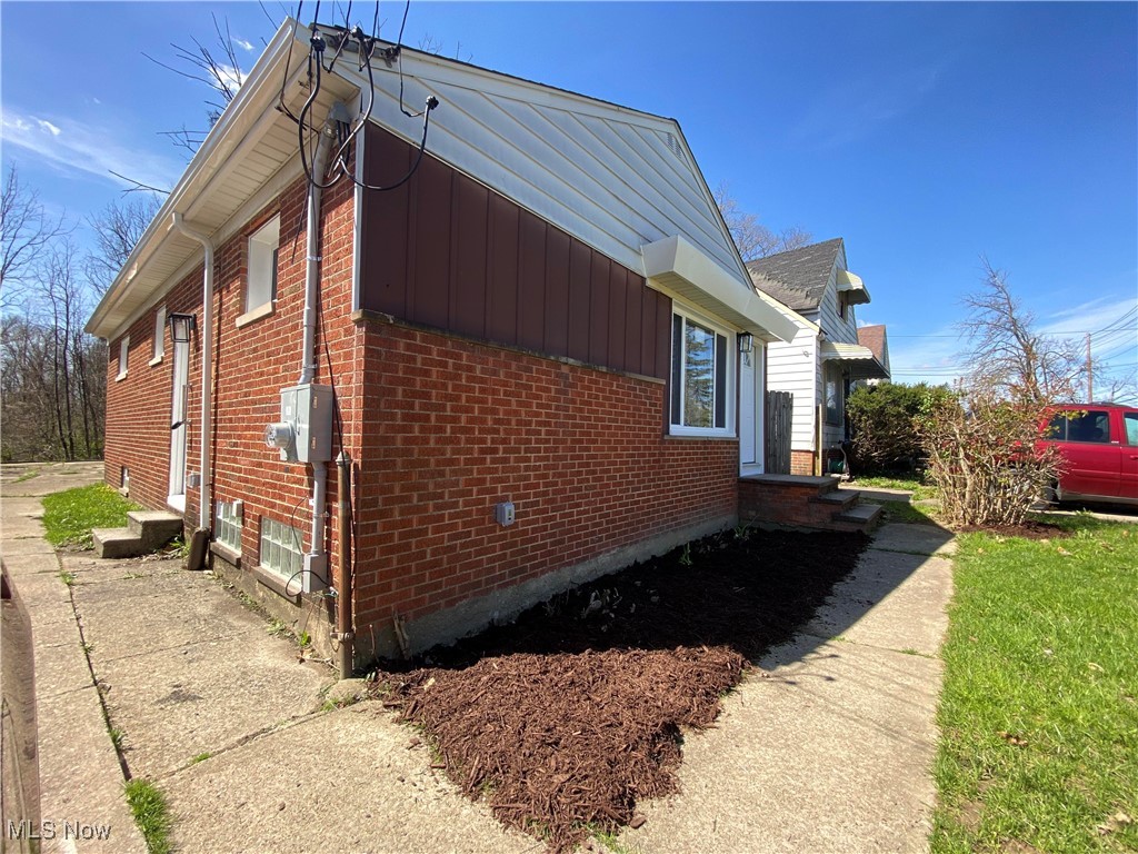 16910 Lipton Avenue, Cleveland, Ohio image 4