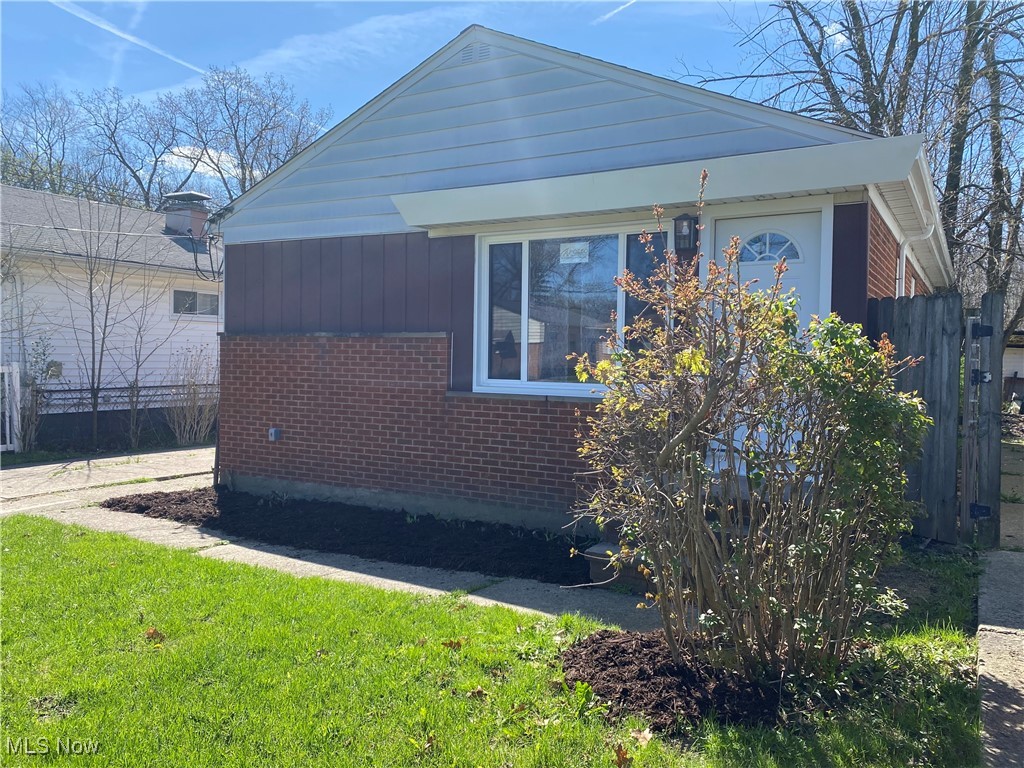 16910 Lipton Avenue, Cleveland, Ohio image 1