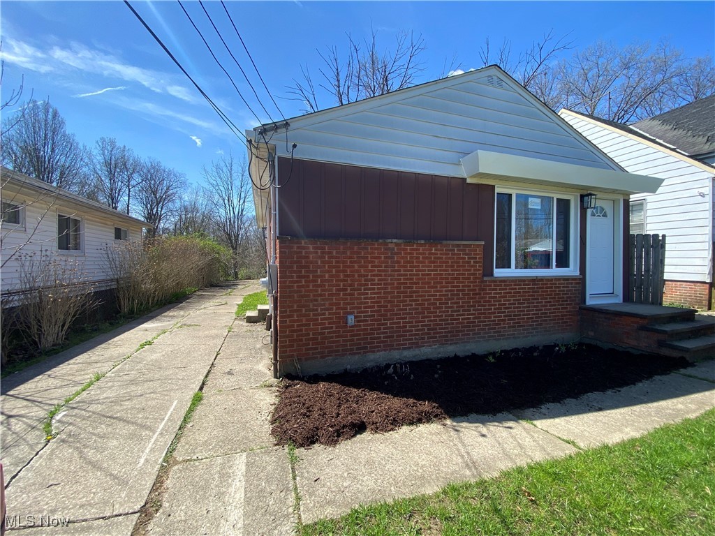 16910 Lipton Avenue, Cleveland, Ohio image 3