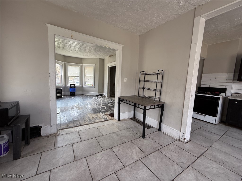 2082 W 98th Street