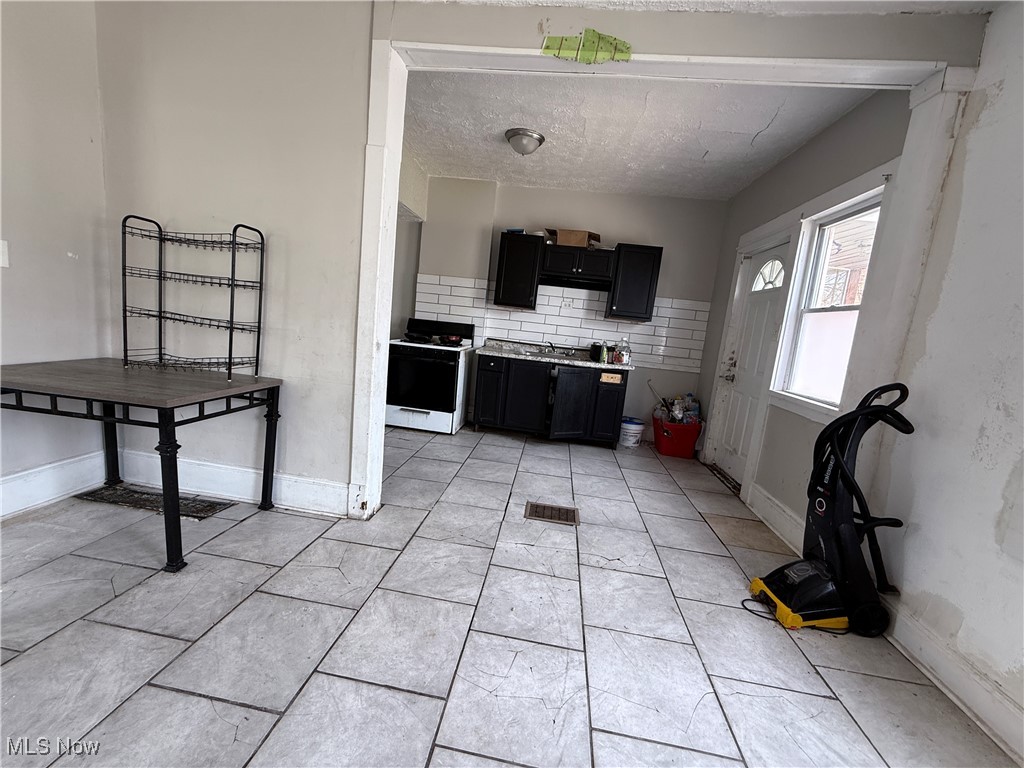 2082 W 98th Street