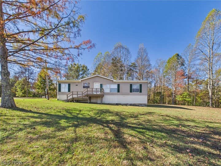 Photo 1 of 21 — 9644 Elizabeth Pike, Elizabeth, WV 26143