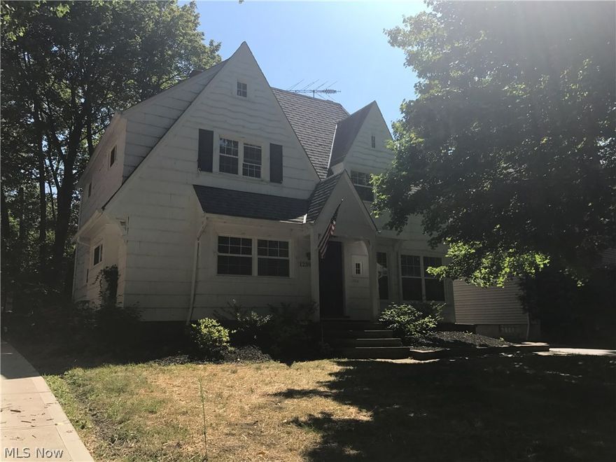Beautiful home with gorgeous hardwood floors and newly renovated eat-in kitchen just minutes away from University Circle, Little Italy, and Coventry!