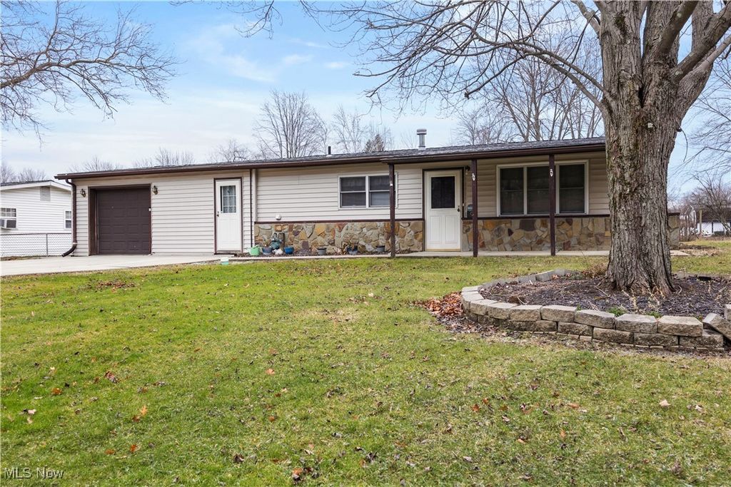 Photo of 12393 National Drive, Grafton, OH 44044 (MLS # 5179171)