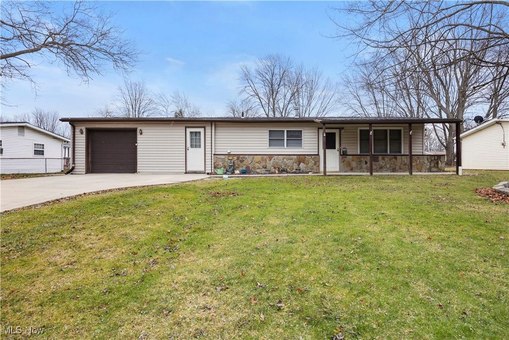 Photo of 12393 National Drive, Grafton, OH 44044 (MLS # 5179171)