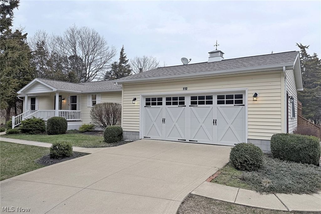 Photo of 110 Pickerel Dr, Kelleys Island, OH 43438 (MLS # 5195062)