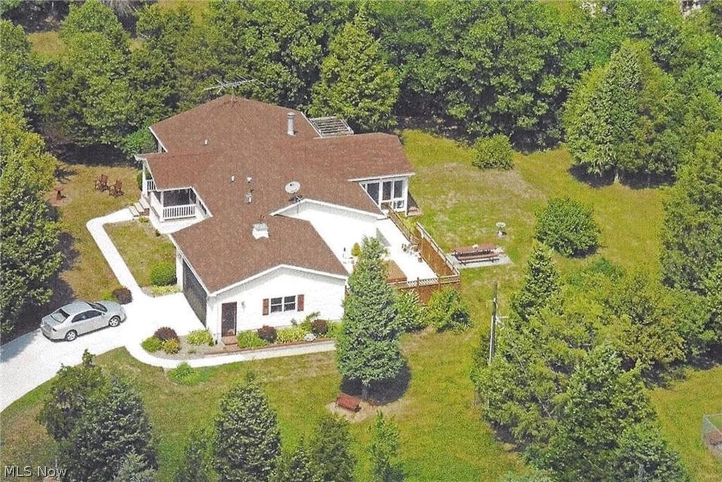 Photo of 110 Pickerel Dr, Kelleys Island, OH 43438 (MLS # 5195062)