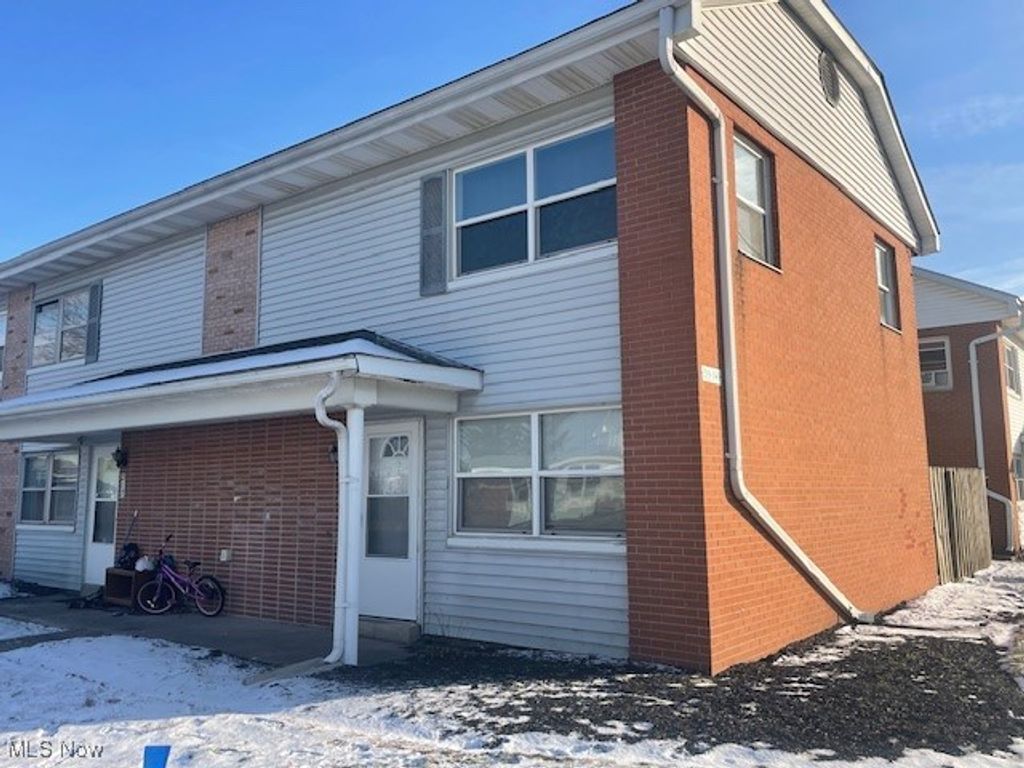 Photo of 219 Buckeye Circle, Columbus, OH 43217 (MLS # 5180955)