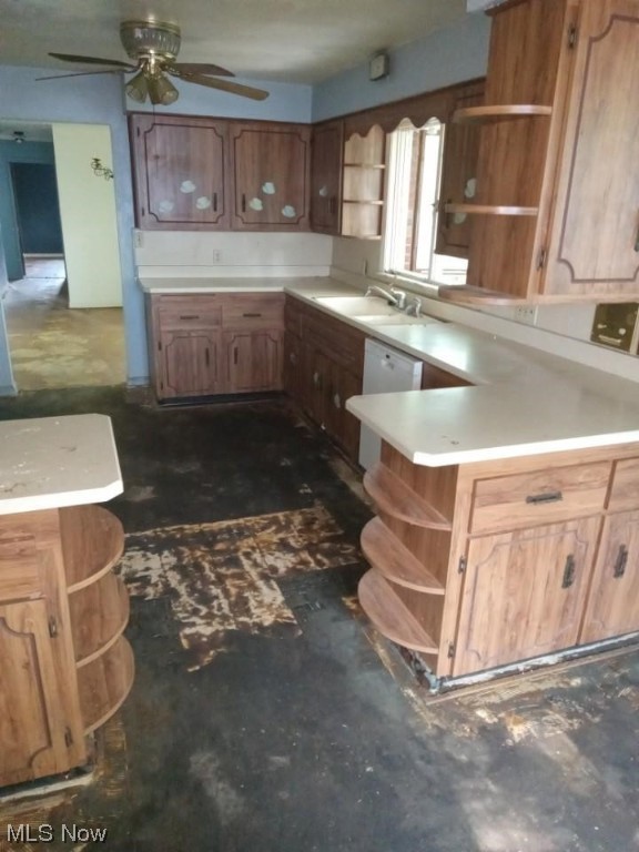 Colonial Manor - Residential