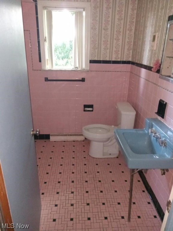 Colonial Manor - Residential