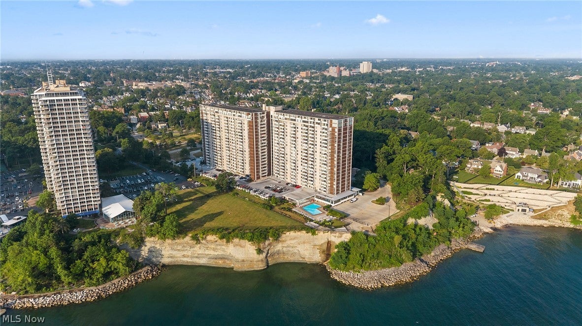 12900 Lake Avenue 811