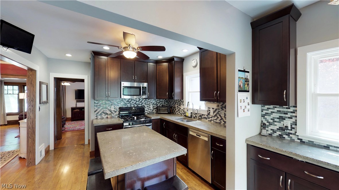 Mathews & Gilbert 08 Manor P - Residential