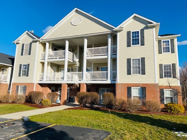 Hampton Court Highrise Condo - Residential