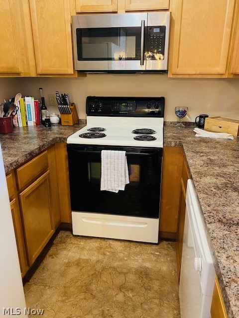 Hampton Court Highrise Condo - Residential