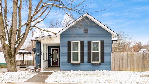 Photo of 137 Brighton Boulevard, Zanesville, OH 43701 (MLS # 5189975)