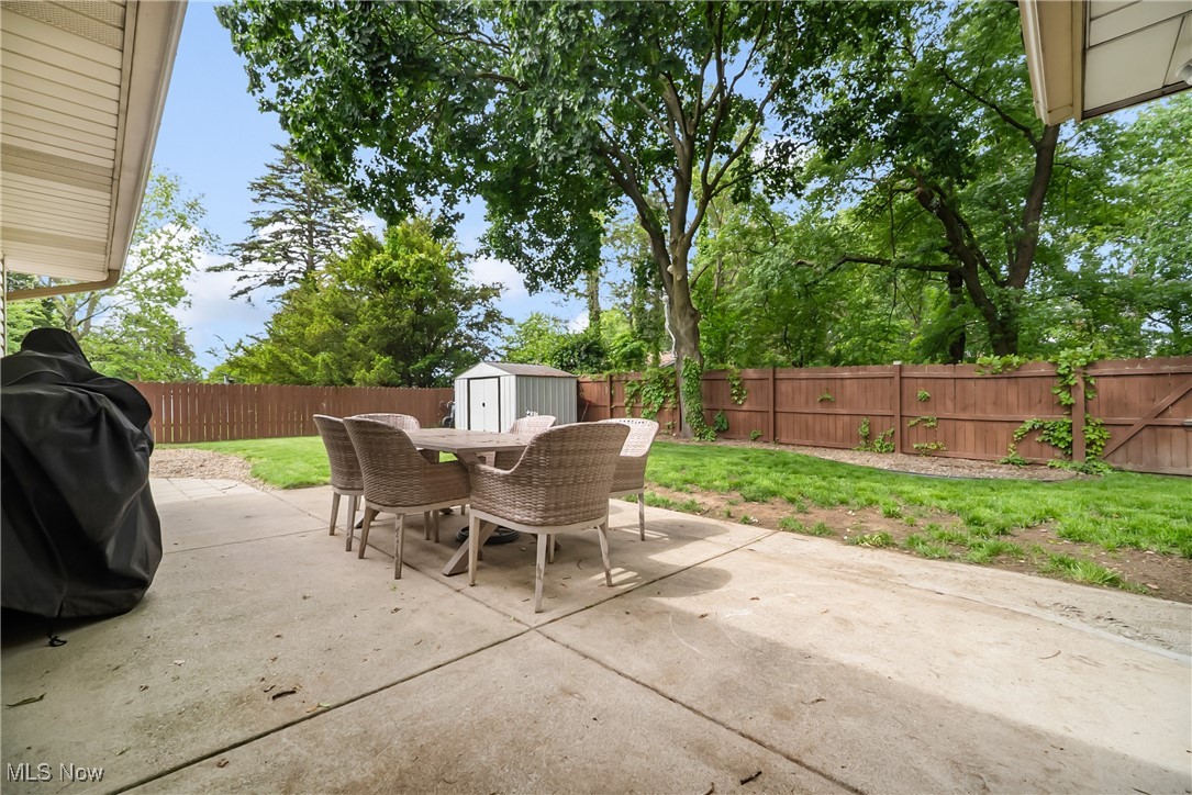 5512 Berkshire Drive, North Olmsted, Ohio image 39