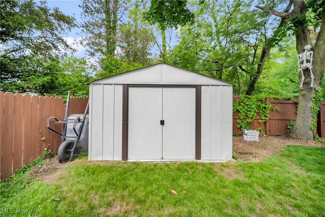 5512 Berkshire Drive, North Olmsted, Ohio image 40
