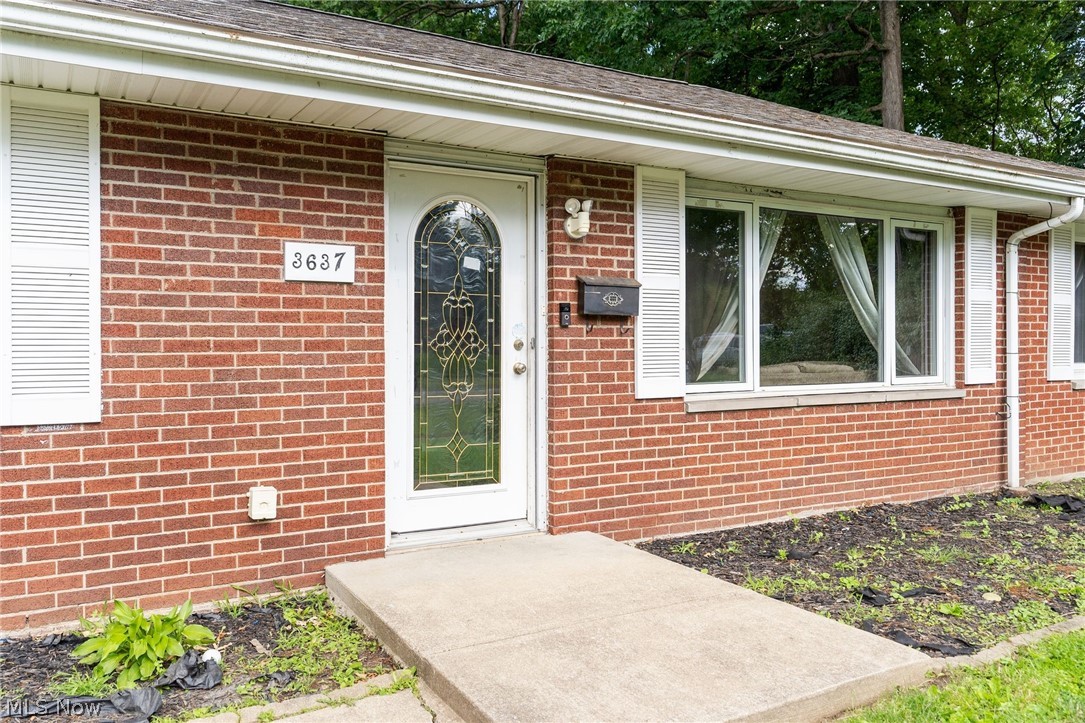 Colonial 03 - Residential