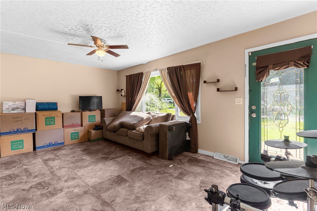 Colonial 03 - Residential