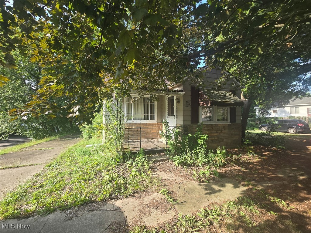 Guardianship Auction. Investment Home with Garage. City of Barberton, Barberton CSD. Live Auction with Online Bidding Available. All sells to settle the guardianship on location. ONLINE BIDDING BEGINS SATURDAY, OCTOBER 11, 2025, at 12:00 PM, and AUCTION LIVE ON-SITE BIDDING WILL BEGIN TUESDAY, OCTOBER 14, 2025, at 12:00 PM. Investment opportunity! Fixer-upper aluminum-sided ranch home built in 1950 with 926 sq. ft. Main level features eat-in kitchen, living room, 2 bedrooms, 3rd bedroom w/ laundry & full bath. Basement with laundry hookup, breaker, electric & gas forced-air furnace. Detached one-car garage. Parcel #0100261. Corner lot is 53 x 130. Half-year taxes are $602.67. Public water & sewer. Convenient location close to the highway! Home is in need of renovation and is ready for a little TLC. The home will be open for viewing on auction day, starting at 10:30 AM. Auction by Order Of: The Arnold Guardianship, Summit County Probate case #2024 GA 00086