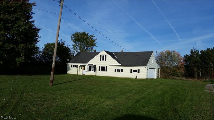 Cape cod with big living room and detached 2 car garage on 13 acres