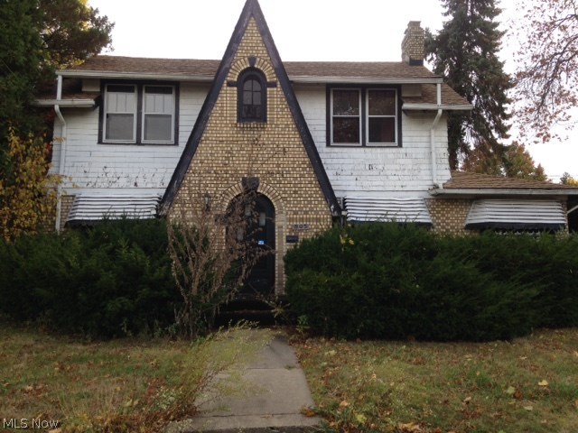 Beautiful large corner lot! Sunroom, fireplace, hardwood floors, sump pump. Tough home with good bones! Needs lots of TLC! Tons of opportunity! Priced to sell.
Sold As Is, seller will not make any repairs.