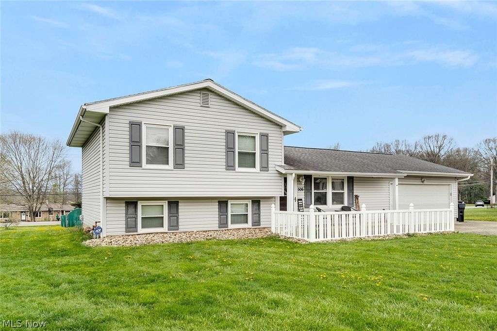 Photo of 506 Garden Valley Court, Youngstown, OH 44512 (MLS # 5200884)