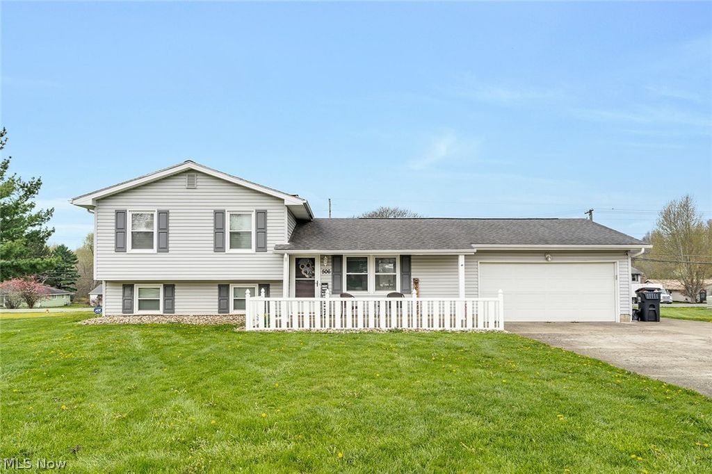 Photo of 506 Garden Valley Court, Youngstown, OH 44512 (MLS # 5200884)