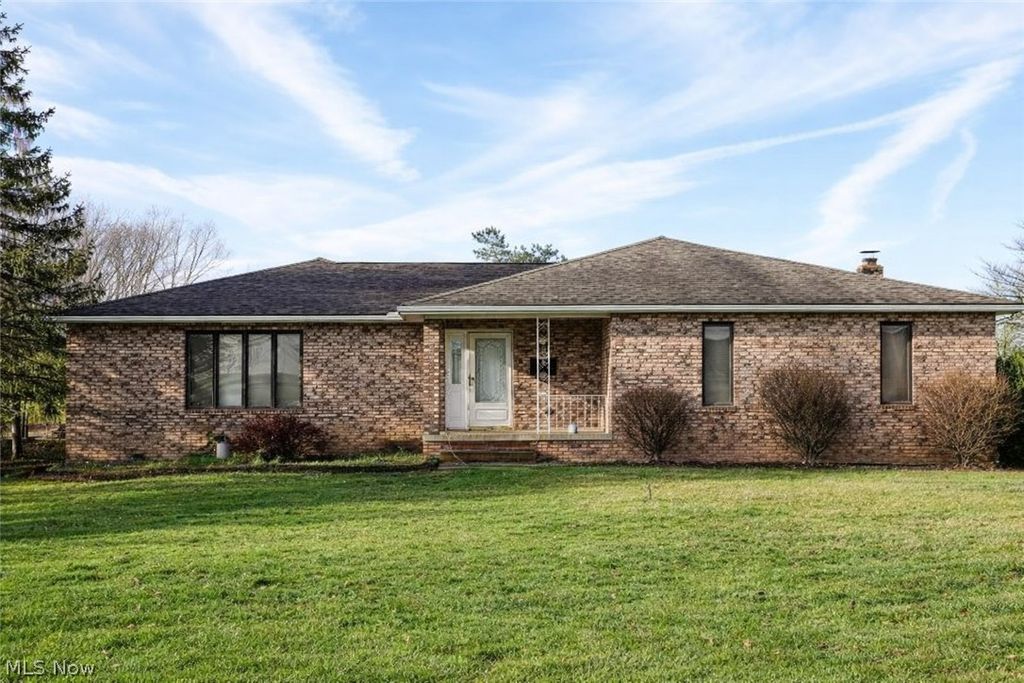 Photo of 8920 York Road, North Royalton, OH 44133 (MLS # 5193701)