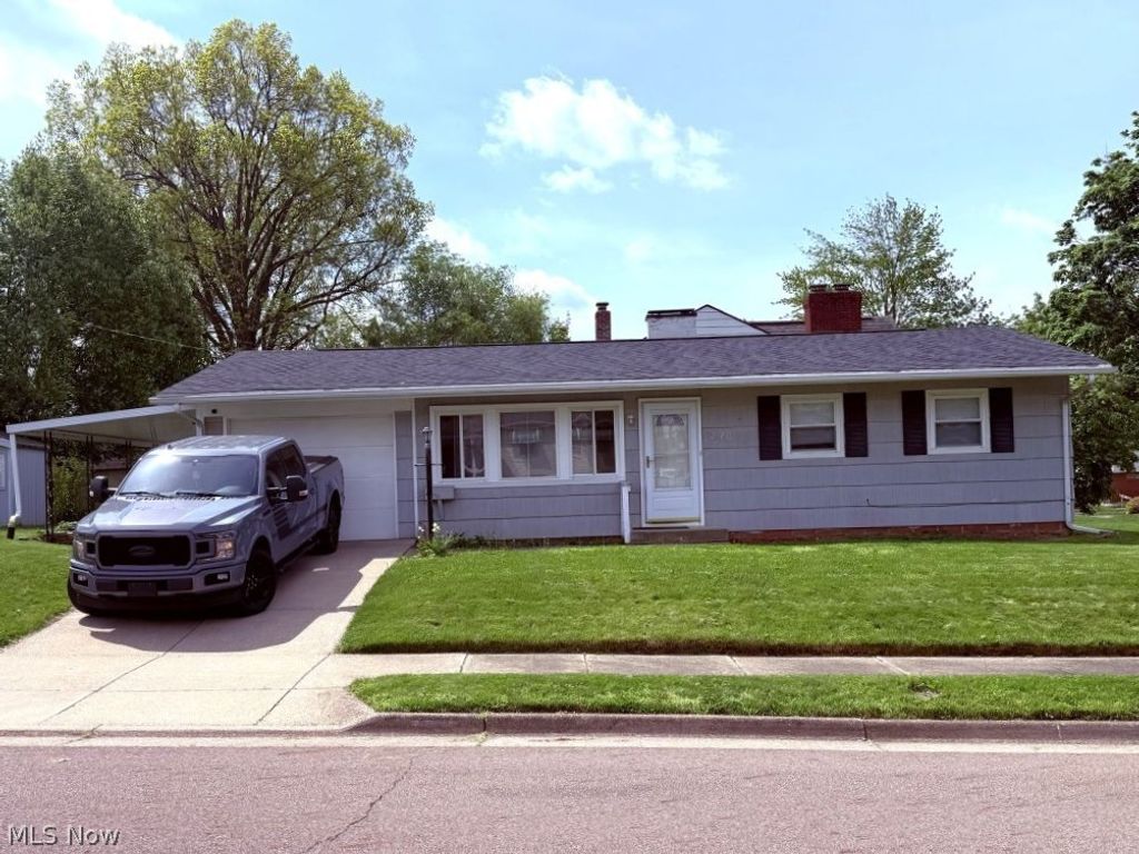 Photo of 270 E Ralston Avenue, Akron, OH 44301 (MLS # 5207446)