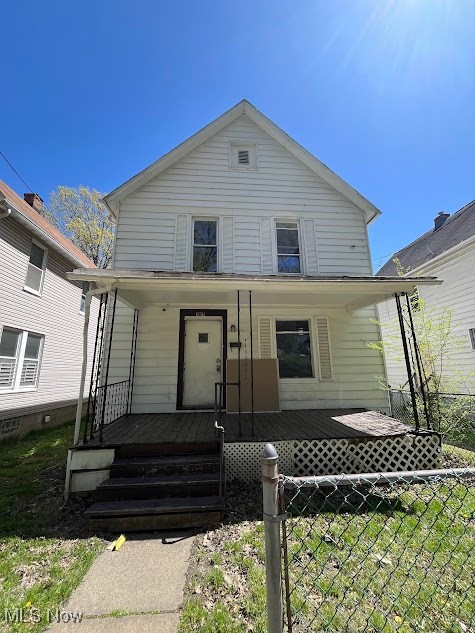 Welcome to 369 Windsor Ave. Akron OH! This 3-bedroom 1 bathroom home is ready to rent! $40 NON-REFUNDABLE application fee. $100 lease processing fee due upon approval. Deposit is the same as one month's rent. ESA animals do not count as pets and are always welcome. Minimum 12-month lease. We do a background check for evictions and criminal history. Income must be at LEAST 3 times the rent amount in take home pay. Applicant must be able to show proof of income. Section 8 welcome!
Tenant pays ALL utilities
No Pets
Hardwood floor
Oven/Stove
New carpet
Large living room
Back yard
Dining room